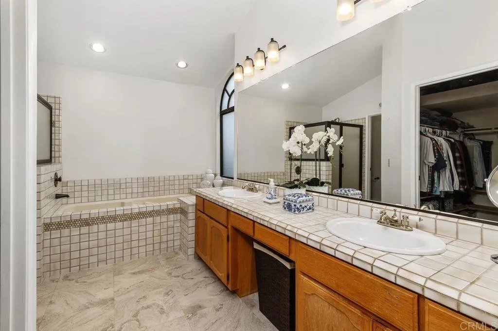 https://cdn.realtyfeed.com/cdn/127/306531499/de701006aa78deab6eb88c015621e80f.webp