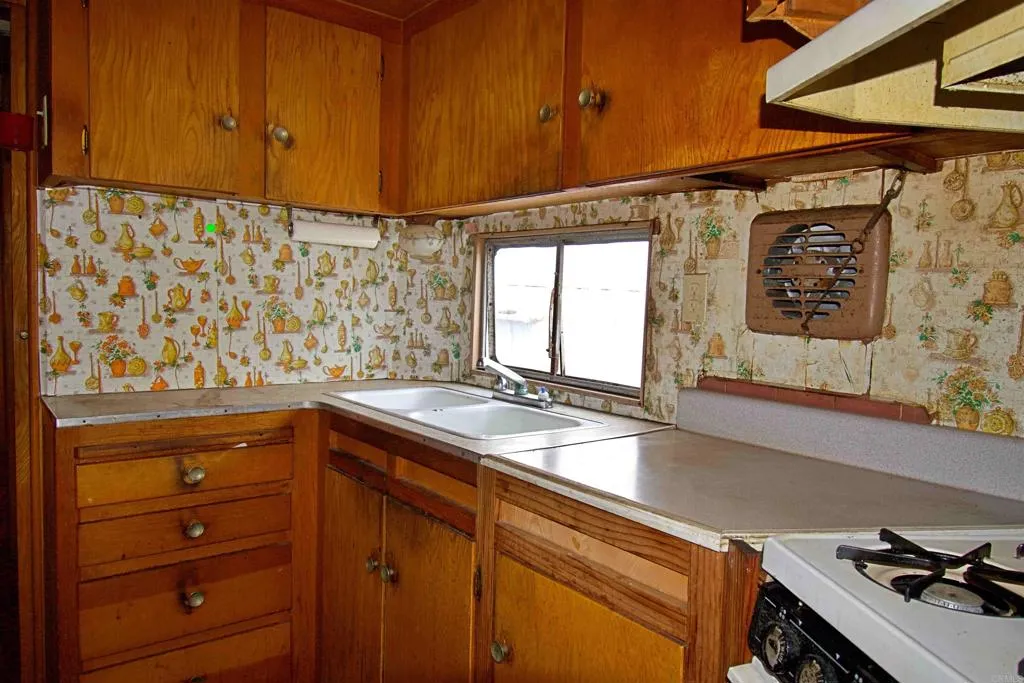 https://cdn.realtyfeed.com/cdn/127/306531523/768744bd57e147a351a42abd88f14a42.webp