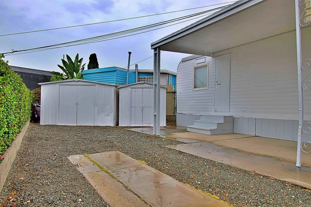 https://cdn.realtyfeed.com/cdn/127/306531523/ccd2c838bad0e67fd2751f37d3656ad0.webp