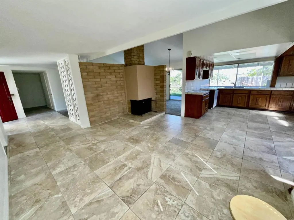 https://cdn.realtyfeed.com/cdn/127/306531543/6911c94e97351f299081ee88451355b8.webp