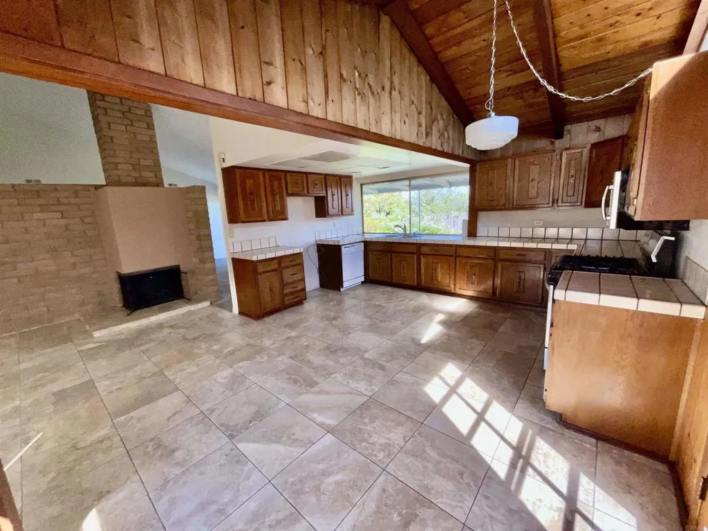 https://cdn.realtyfeed.com/cdn/127/306531543/97d40b85ae47d901573e9d0223bbf9fb.webp