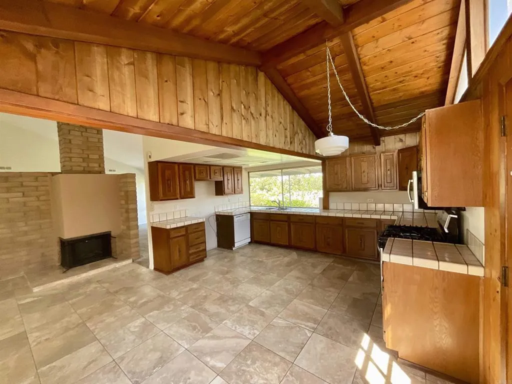 https://cdn.realtyfeed.com/cdn/127/306531543/d6b436c9221d03a11d2ecfd3a7f987a3.webp