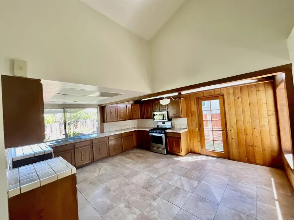 https://cdn.realtyfeed.com/cdn/127/306531543/f98a8c843d898a0684a4cbeda36105dc.webp