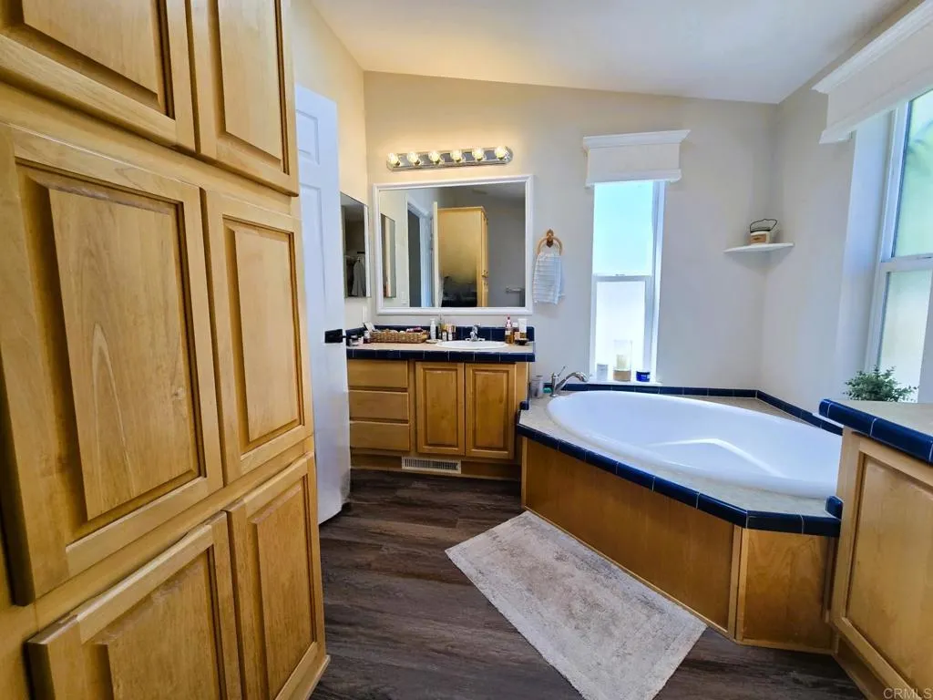 https://cdn.realtyfeed.com/cdn/127/306531589/7d40ec8c9a2816eb8133dc75ce99c885.webp