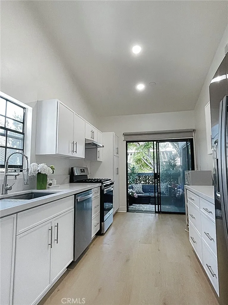Santa Ana, CA 92704
