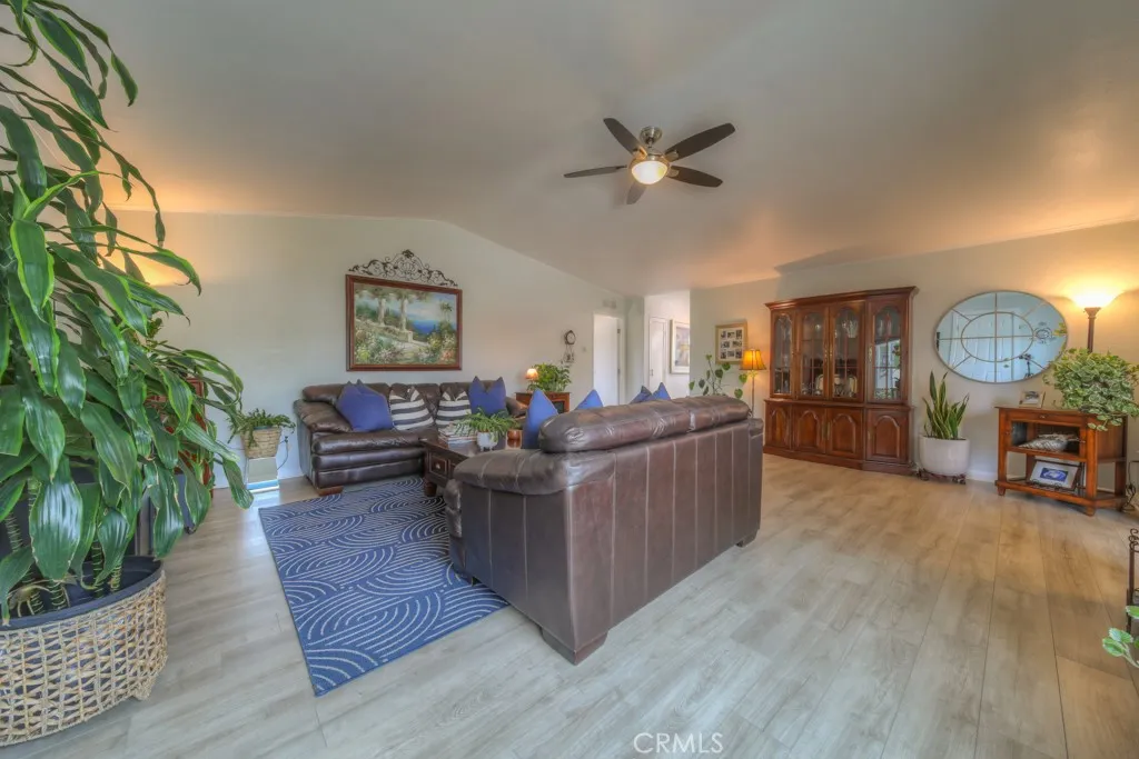 https://cdn.realtyfeed.com/cdn/127/306531638/0774b8383f965c402eb2240f15176fb2.webp