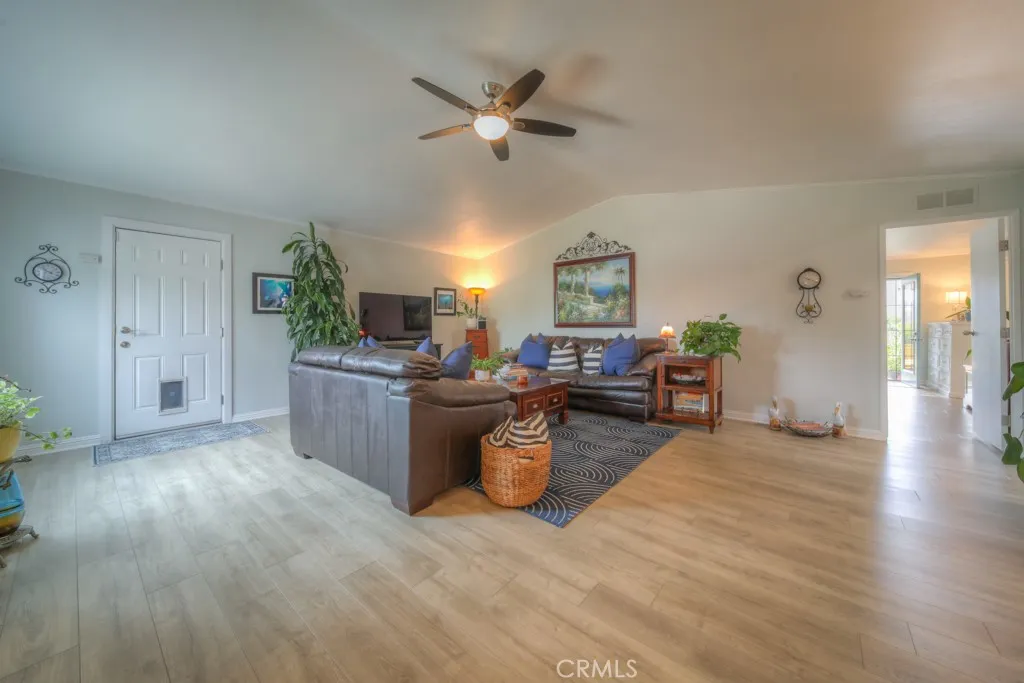 https://cdn.realtyfeed.com/cdn/127/306531638/b686993d1b863e881d307a6fba1204b0.webp