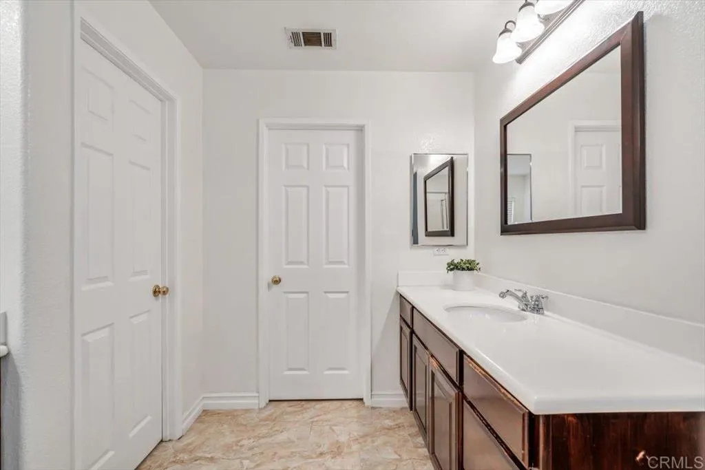 https://cdn.realtyfeed.com/cdn/127/306531803/3b9c279f1d19a4f92152f76bc0824bb4.webp