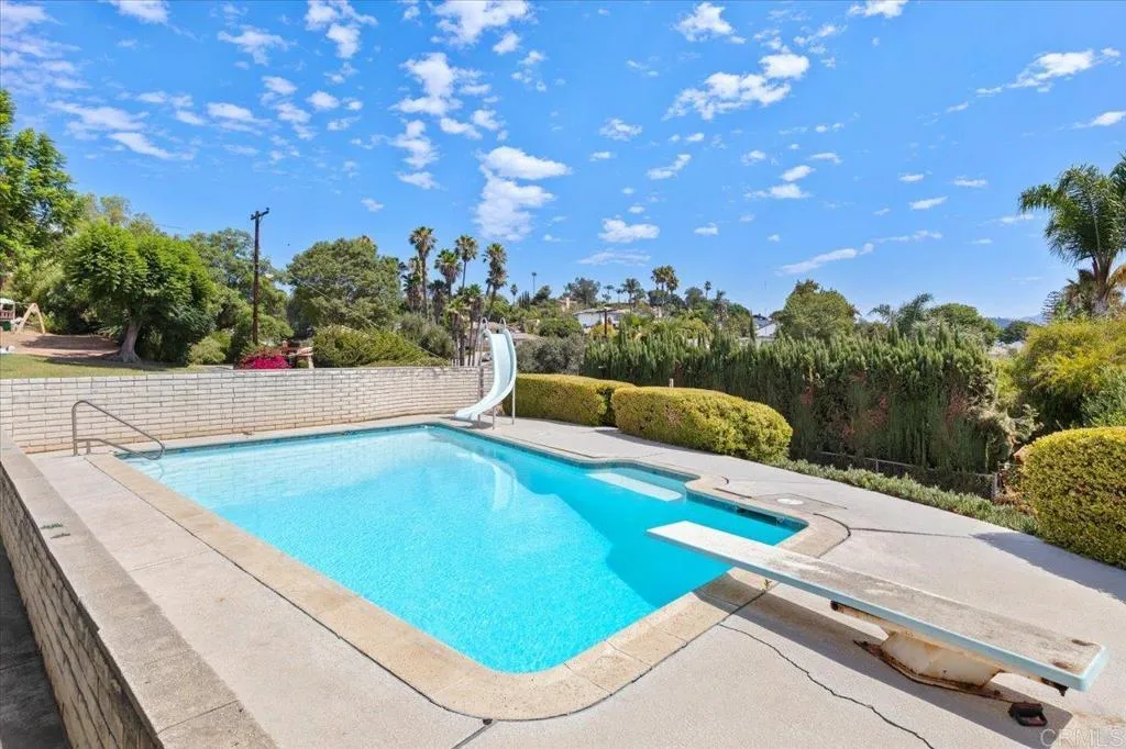 https://cdn.realtyfeed.com/cdn/127/306531855/0d047353fc00340bc17017e152e37a14.webp