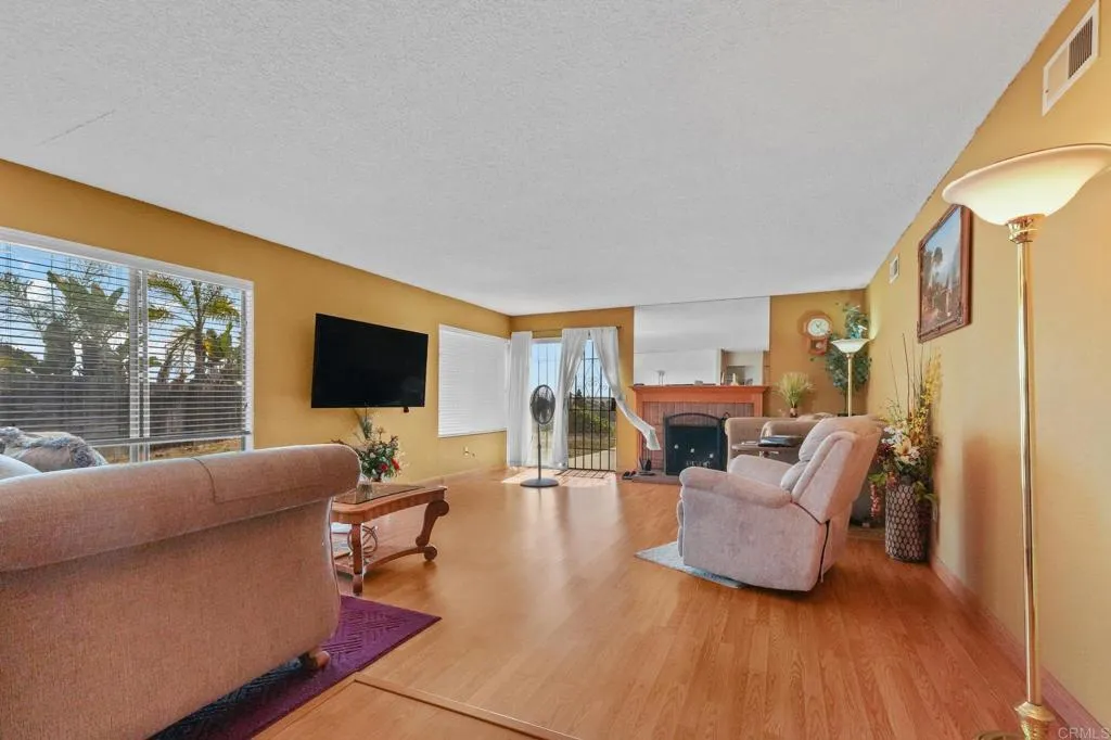 https://cdn.realtyfeed.com/cdn/127/306532019/00b33ac383e3e3058293a1fbdd73dadf.webp