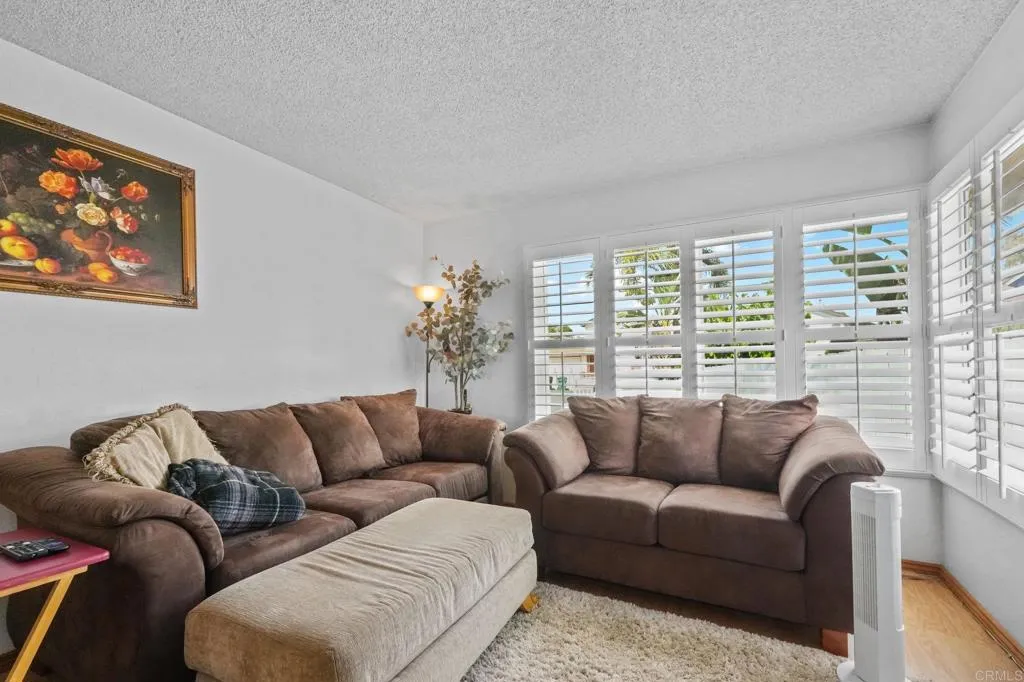 https://cdn.realtyfeed.com/cdn/127/306532019/41973927c8976b997bcfe24e97201f16.webp