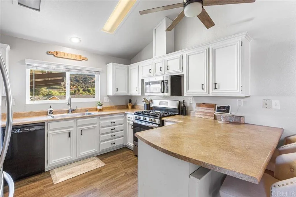 https://cdn.realtyfeed.com/cdn/127/306532051/4df0de0369c301cfe868f6848b64fac5.webp