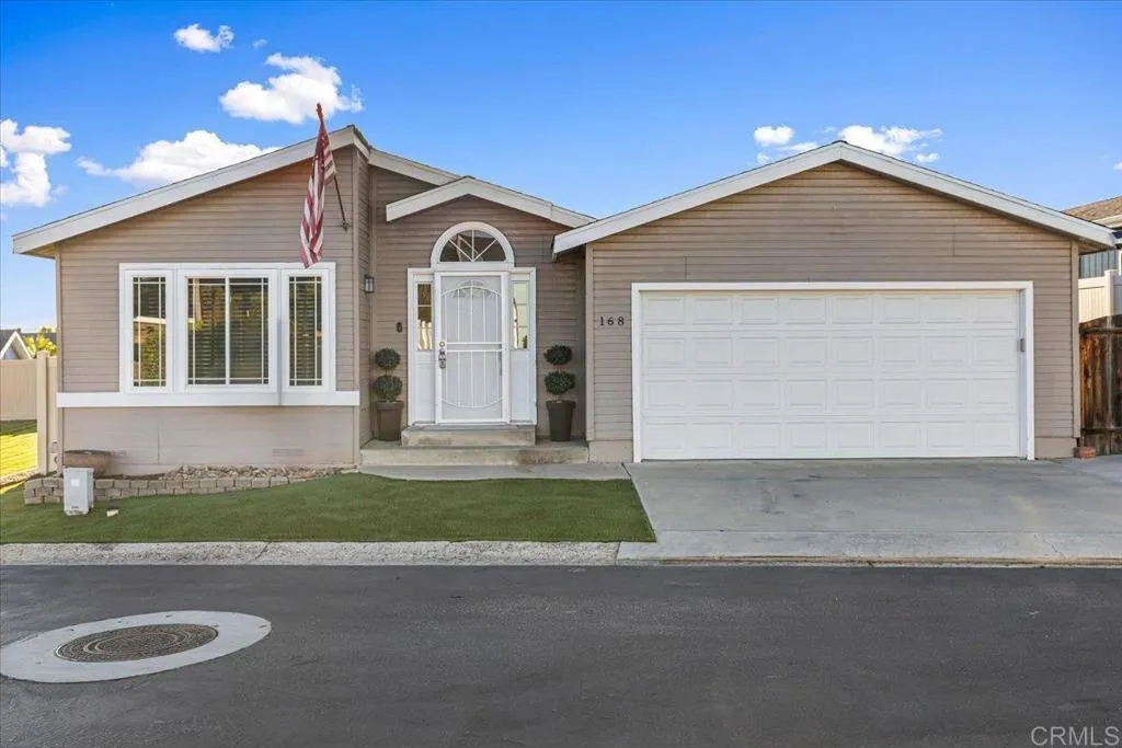 https://cdn.realtyfeed.com/cdn/127/306532051/68907acc8b92ffb70b20b0c8792d776f.webp