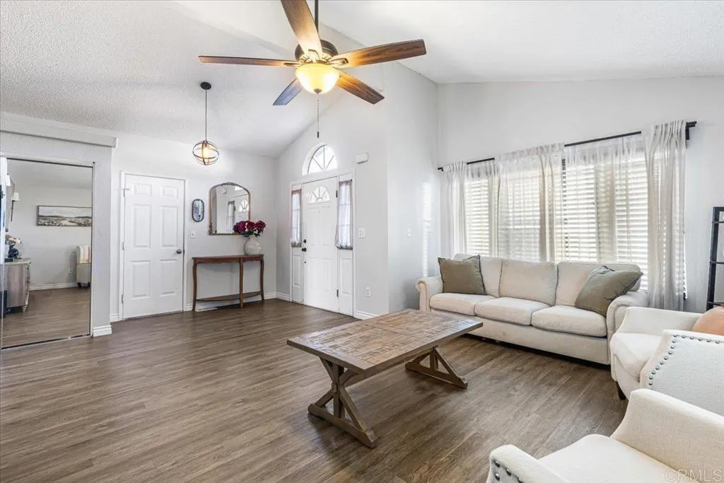 https://cdn.realtyfeed.com/cdn/127/306532051/ecc5446325dd1fb46009214dd14d38ef.webp