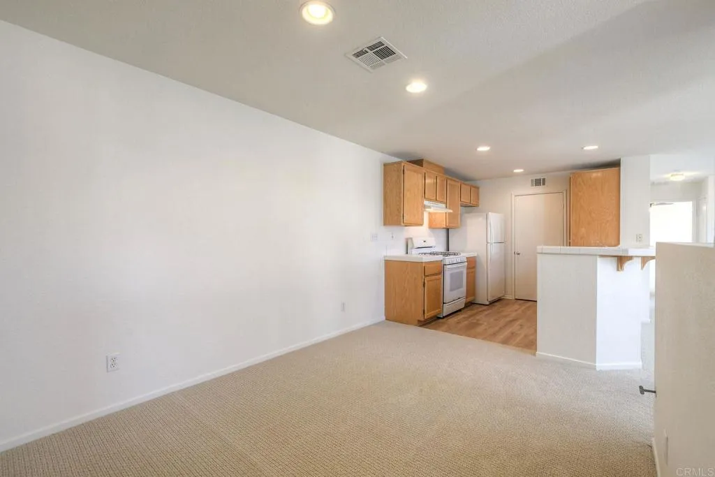 https://cdn.realtyfeed.com/cdn/127/306532055/66748c8abd8cf0efb02ebbd4d431b72b.webp