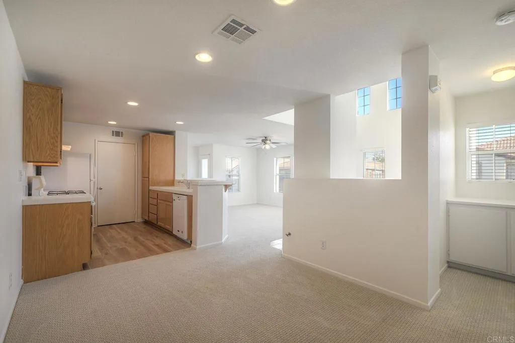 https://cdn.realtyfeed.com/cdn/127/306532055/71f83c8b1359370d2ad623233bb47975.webp