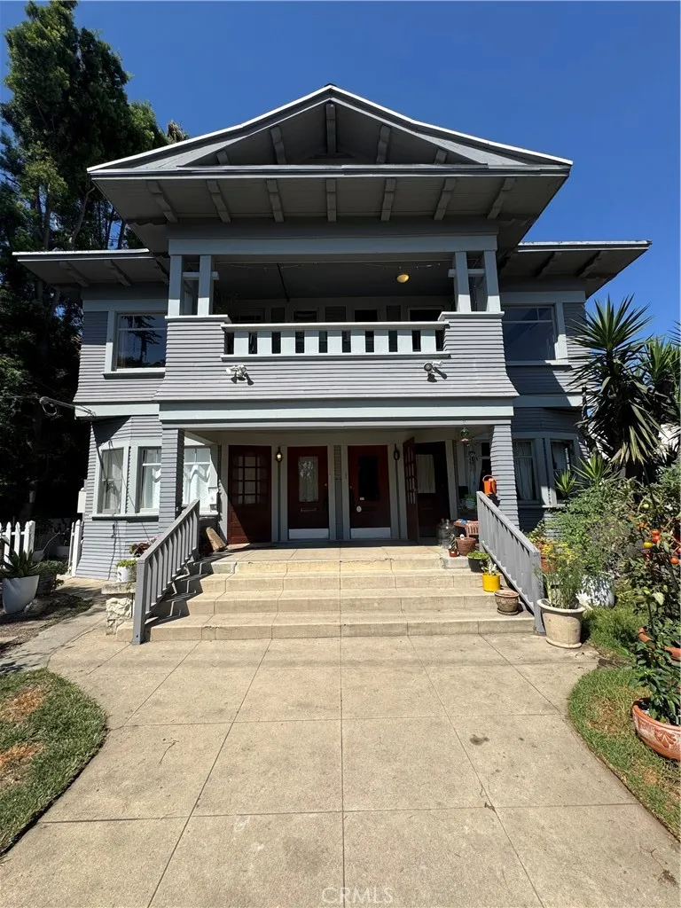 Los Angeles, CA 90068