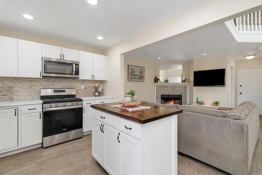 https://cdn.realtyfeed.com/cdn/127/306532107/dc2b35e964df03659b732099ed789fe5.webp