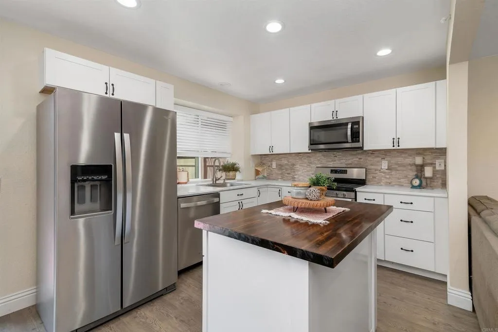 https://cdn.realtyfeed.com/cdn/127/306532107/de878b54215de08f5c14040d0c093c4c.webp