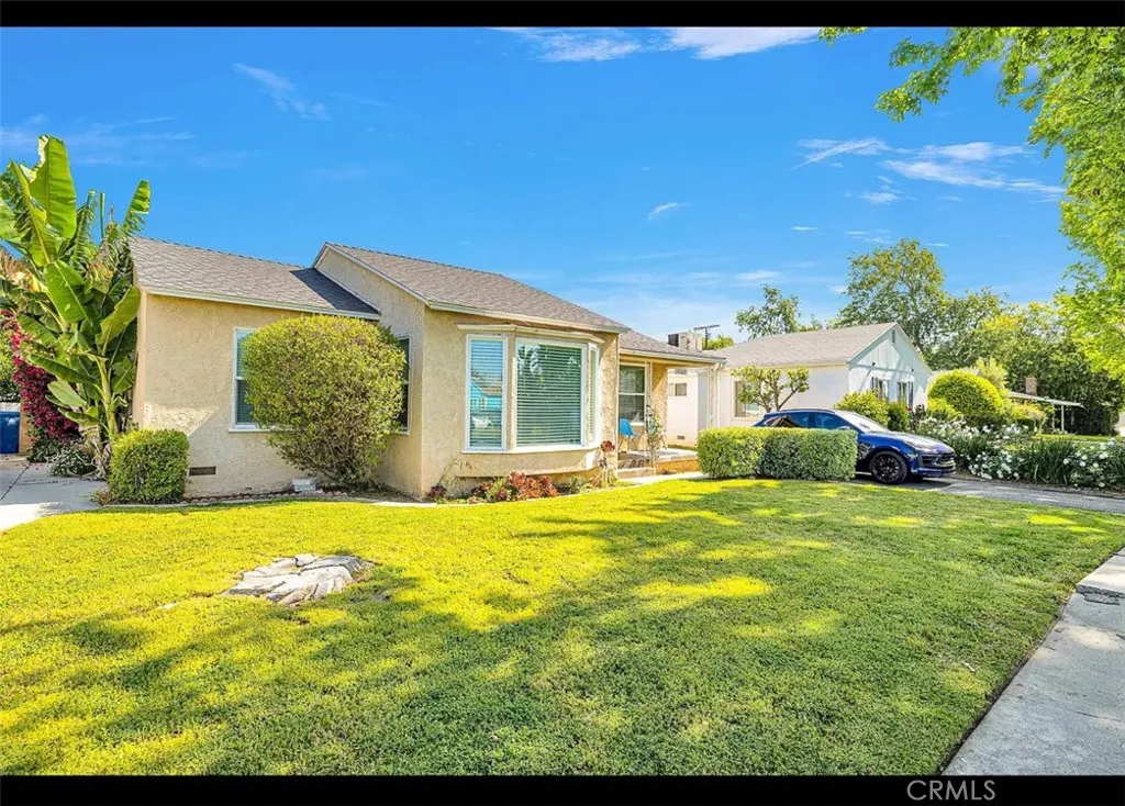 17621 Lemay Street, Lake Balboa, CA 91406