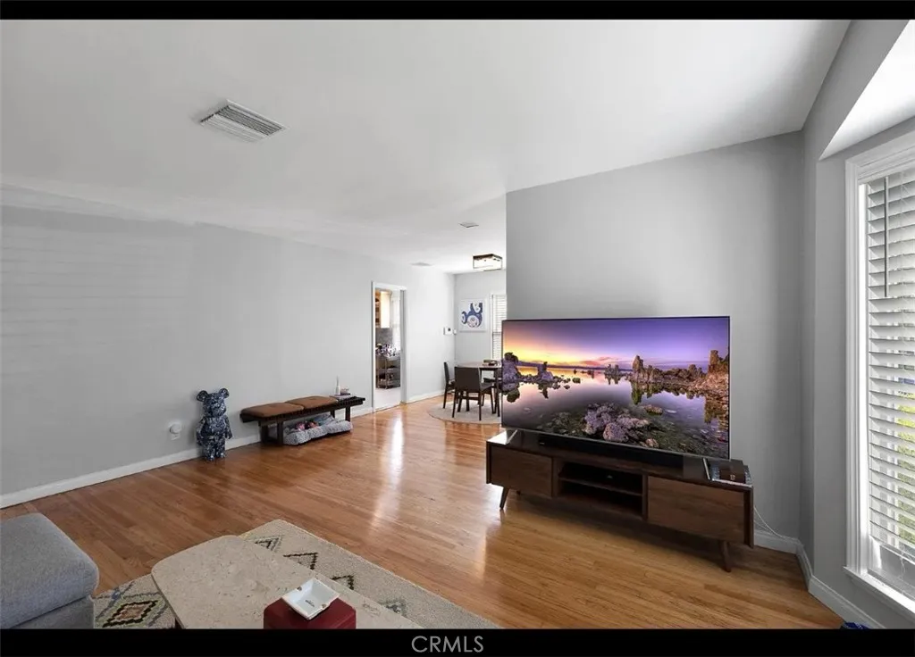 17621 Lemay Street, Lake Balboa, CA 91406 - Photo 4 of 12, Lake Balboa, CA