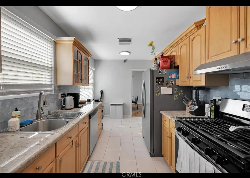 17621 Lemay Street, Lake Balboa, CA 91406 - Photo 2 of 12, Lake Balboa, CA