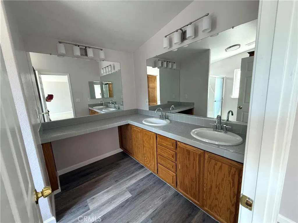 https://cdn.realtyfeed.com/cdn/127/306532224/1b0f233e502742ddbd37ad9c42b438e2.webp
