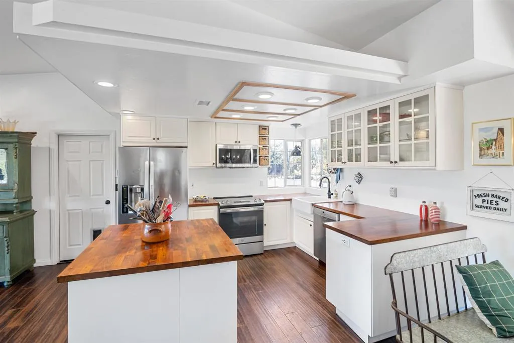 https://cdn.realtyfeed.com/cdn/127/306532225/58e58465e4909b4a683108566d6160b4.webp