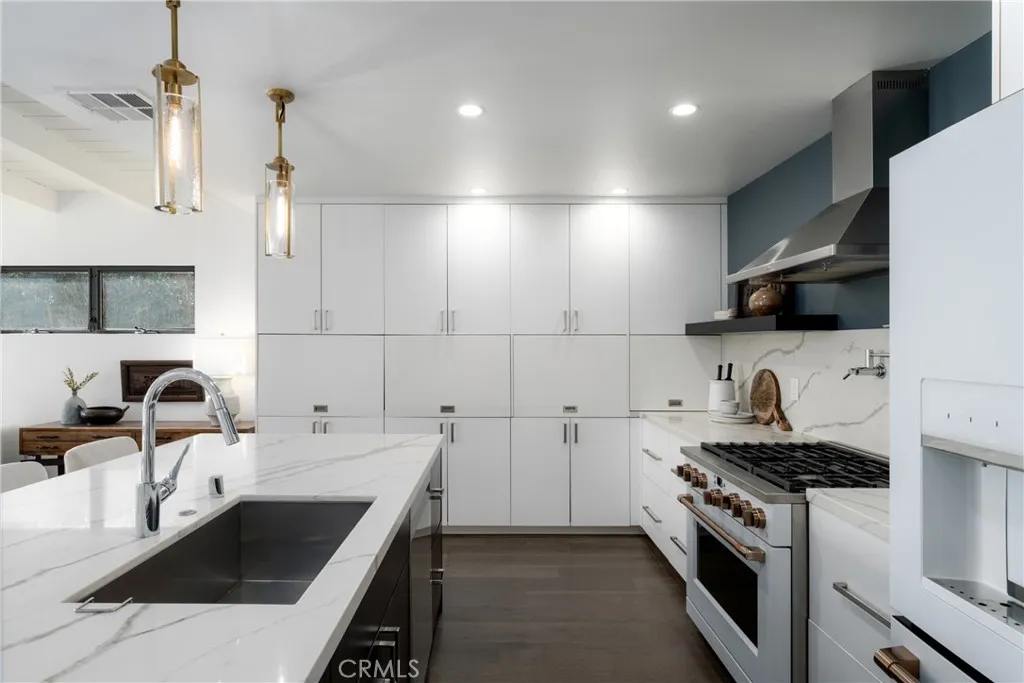 https://cdn.realtyfeed.com/cdn/127/306532247/3f88077750c6fbb4c52636064949f5c7.webp