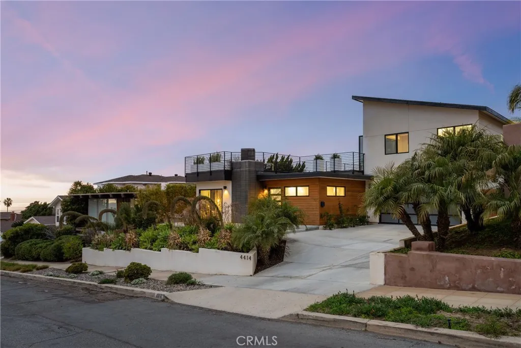https://cdn.realtyfeed.com/cdn/127/306532247/482a57cf67998a9a44211e8a453f5876.webp