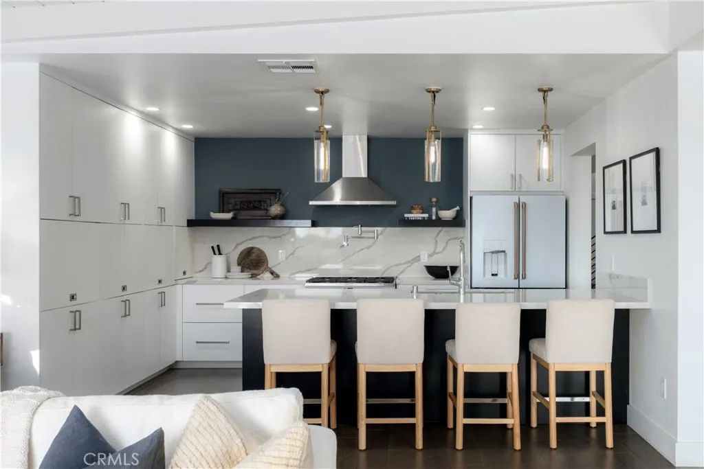 https://cdn.realtyfeed.com/cdn/127/306532247/9d3ad9bc1e5c25548e00bc4d04e6647e.webp