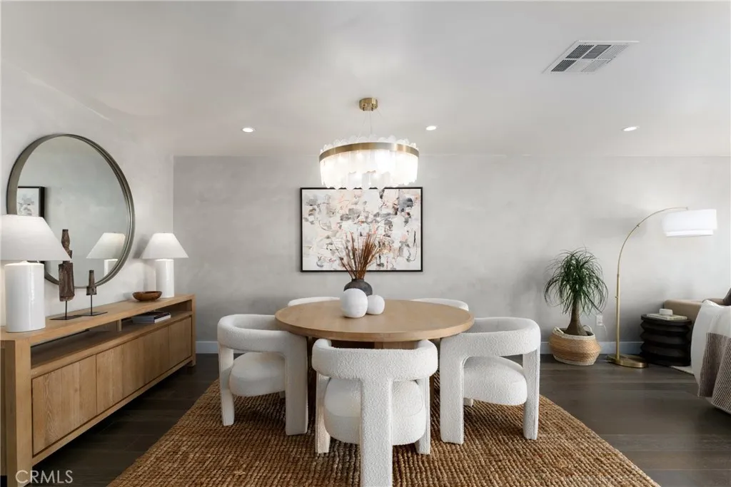 https://cdn.realtyfeed.com/cdn/127/306532247/e1f209a5ddef0db3cdce1812ae2f8693.webp