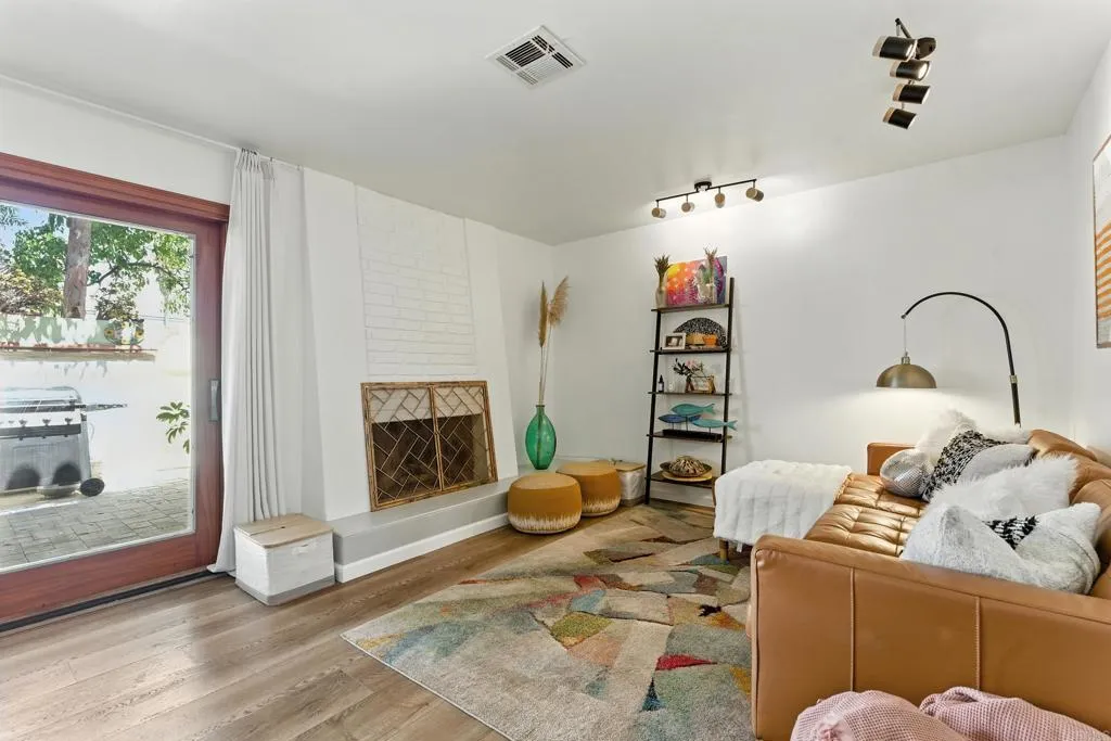 https://cdn.realtyfeed.com/cdn/127/306532280/ebfef13b7eec86fdfa9a06138b75d9db.webp