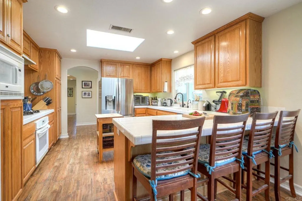 https://cdn.realtyfeed.com/cdn/127/306532319/6d5e6970d9f45dc3bd9946b759db2a83.webp