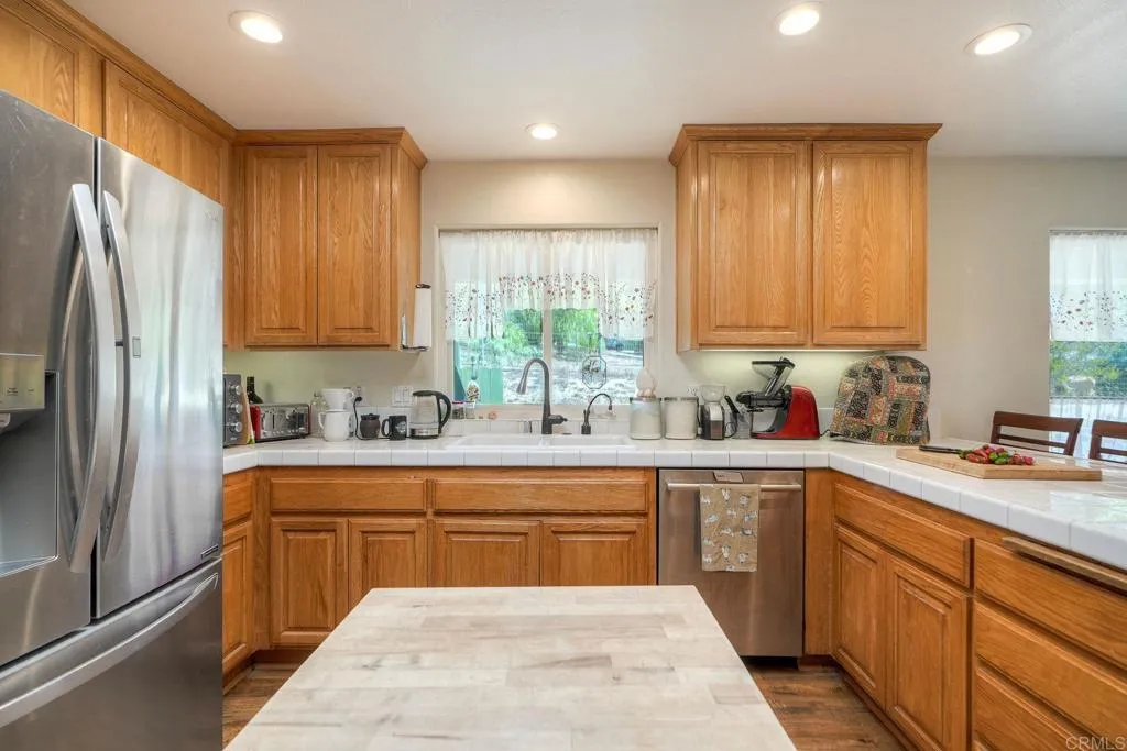 https://cdn.realtyfeed.com/cdn/127/306532319/a41d38f1d655eb03d3765d9271ce95f0.webp