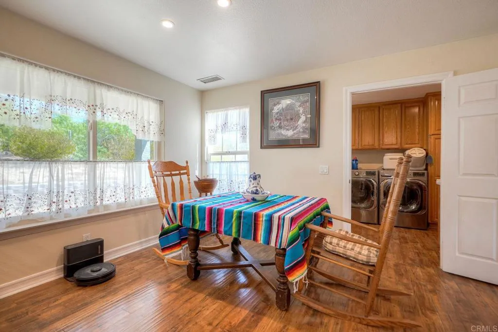 https://cdn.realtyfeed.com/cdn/127/306532319/f051c96f2b3b9fa70bef5853c4664ded.webp