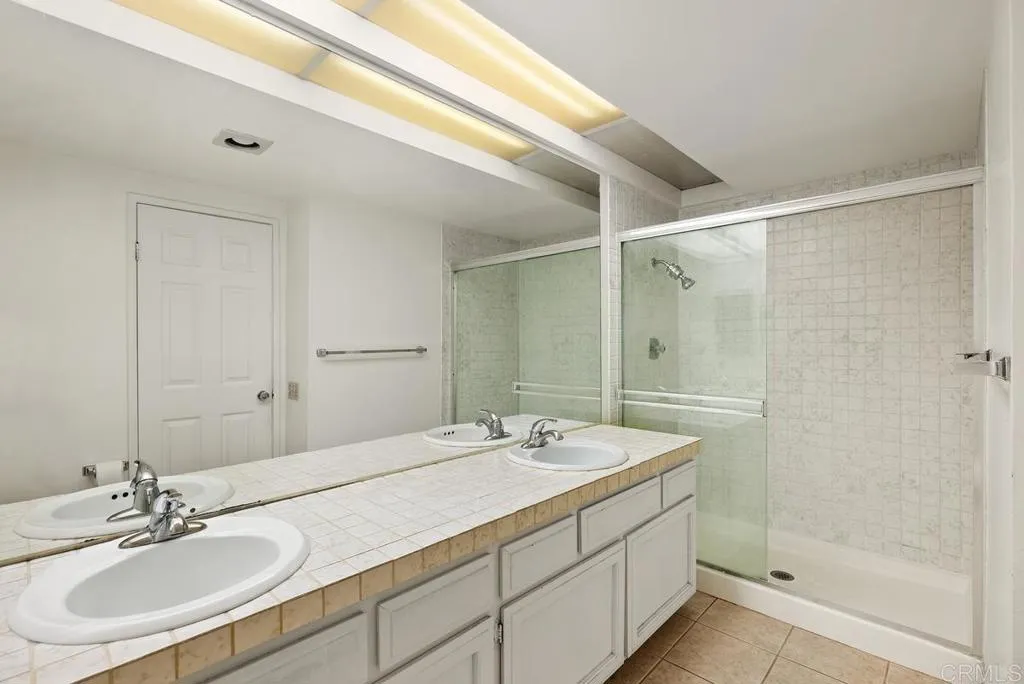 https://cdn.realtyfeed.com/cdn/127/306532349/130b44c03c5d26ef3827e111e7aa68e9.webp