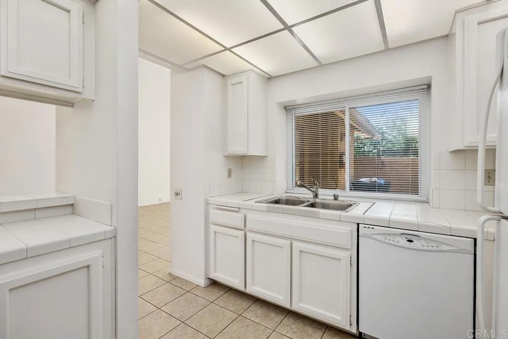 https://cdn.realtyfeed.com/cdn/127/306532349/283e0af890a74c64ee10d639f7eceb79.webp