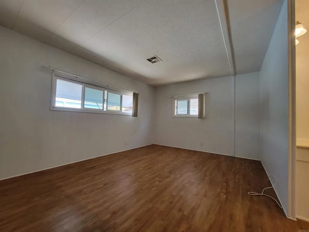 https://cdn.realtyfeed.com/cdn/127/306532357/2d30d26ffd4b46de4d7abf4405ff59b8.webp