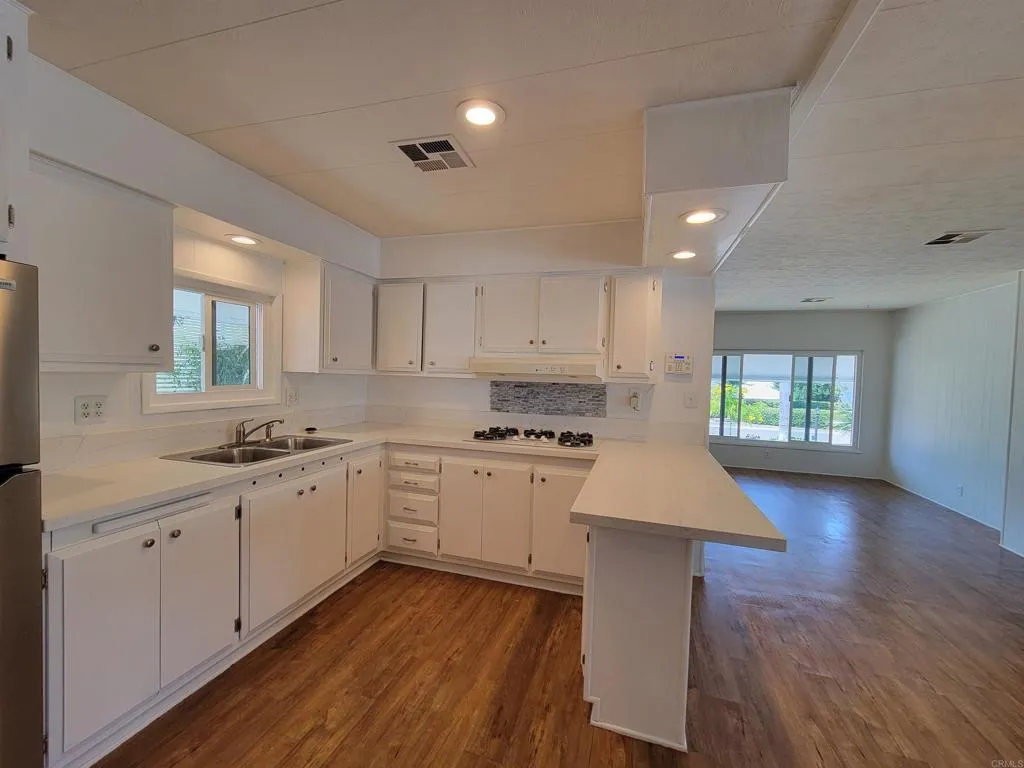 https://cdn.realtyfeed.com/cdn/127/306532357/6f68fee6ac5df7f11ed7d954a98c101d.webp