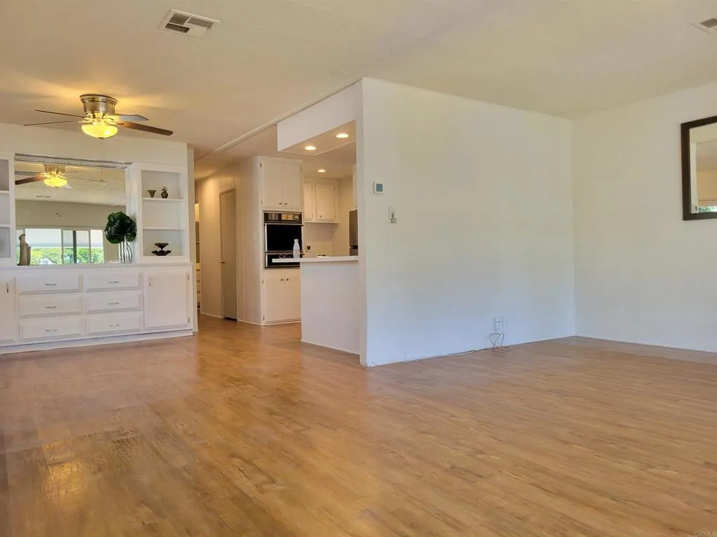 https://cdn.realtyfeed.com/cdn/127/306532357/96a80589b3cd5b267c9395a11322b9b3.webp