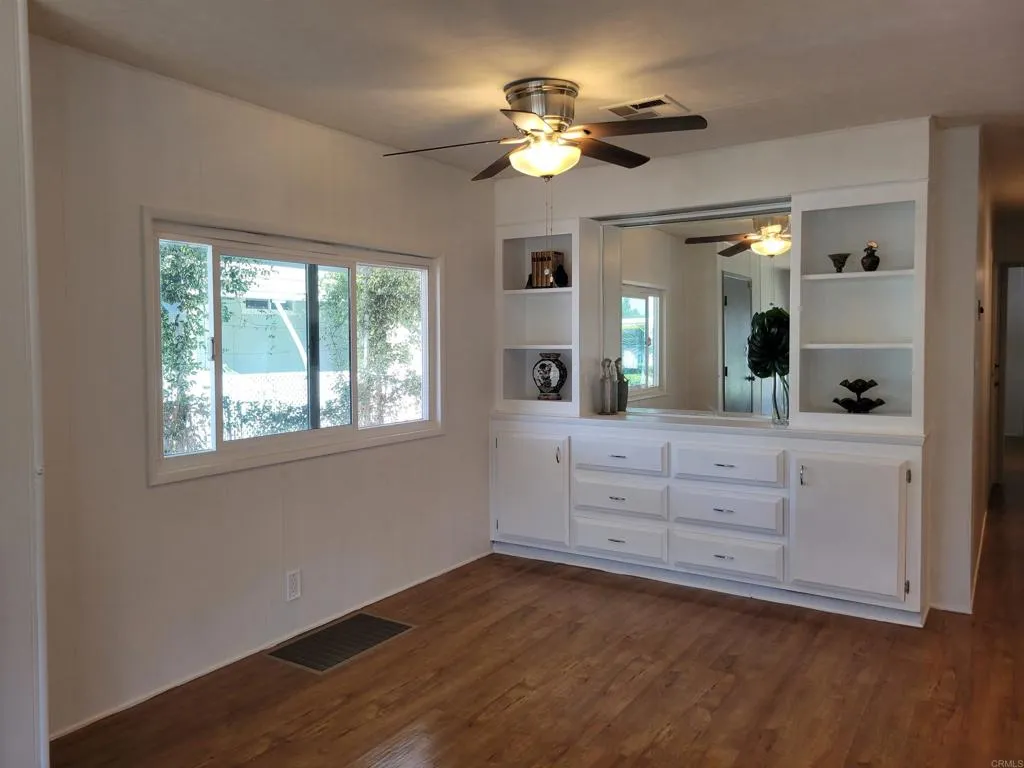 https://cdn.realtyfeed.com/cdn/127/306532357/cf50ef7476de5f48b747916c7eed1e7a.webp