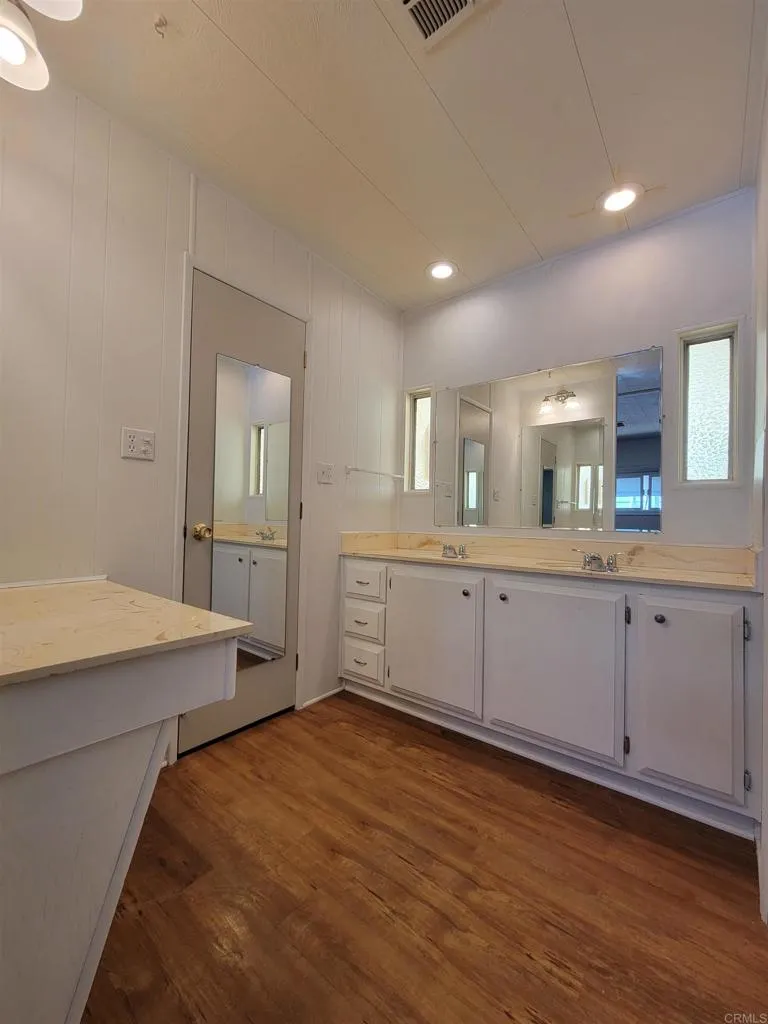 https://cdn.realtyfeed.com/cdn/127/306532357/ec4197be261f28788ebdb5d0e8da65b2.webp