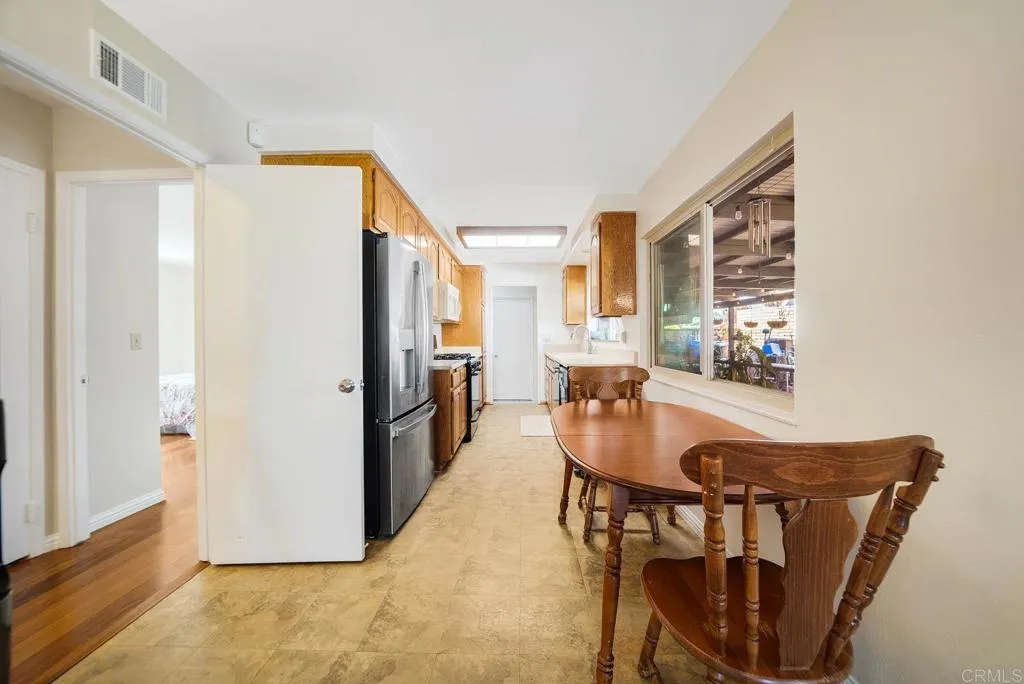 https://cdn.realtyfeed.com/cdn/127/306532364/b2d5f09cb652319ec6ded50f8c97a0b7.webp