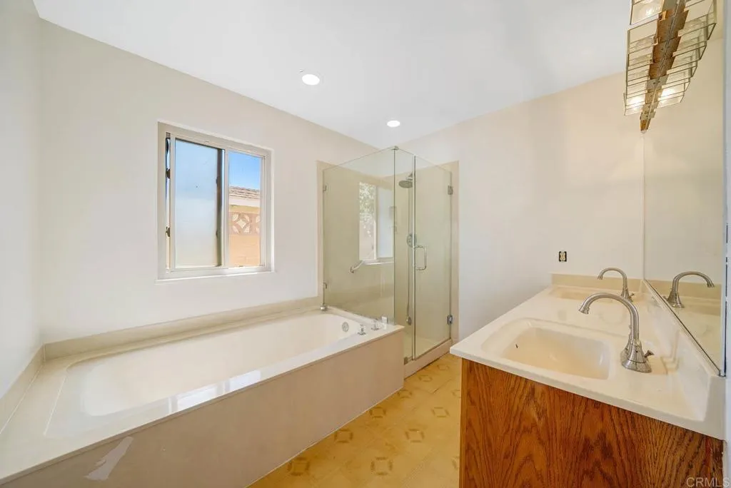 https://cdn.realtyfeed.com/cdn/127/306532364/cb72d026df3a9bb65c3868201310df99.webp