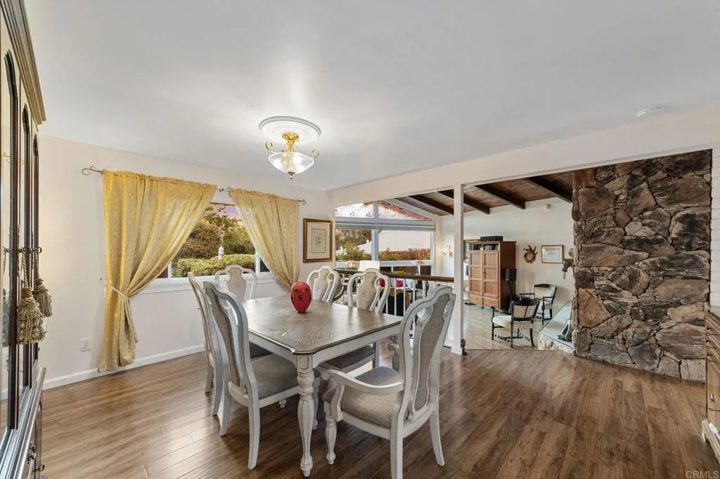 https://cdn.realtyfeed.com/cdn/127/306532366/226bf131cc191d4296e7e42a32a1fa7c.webp
