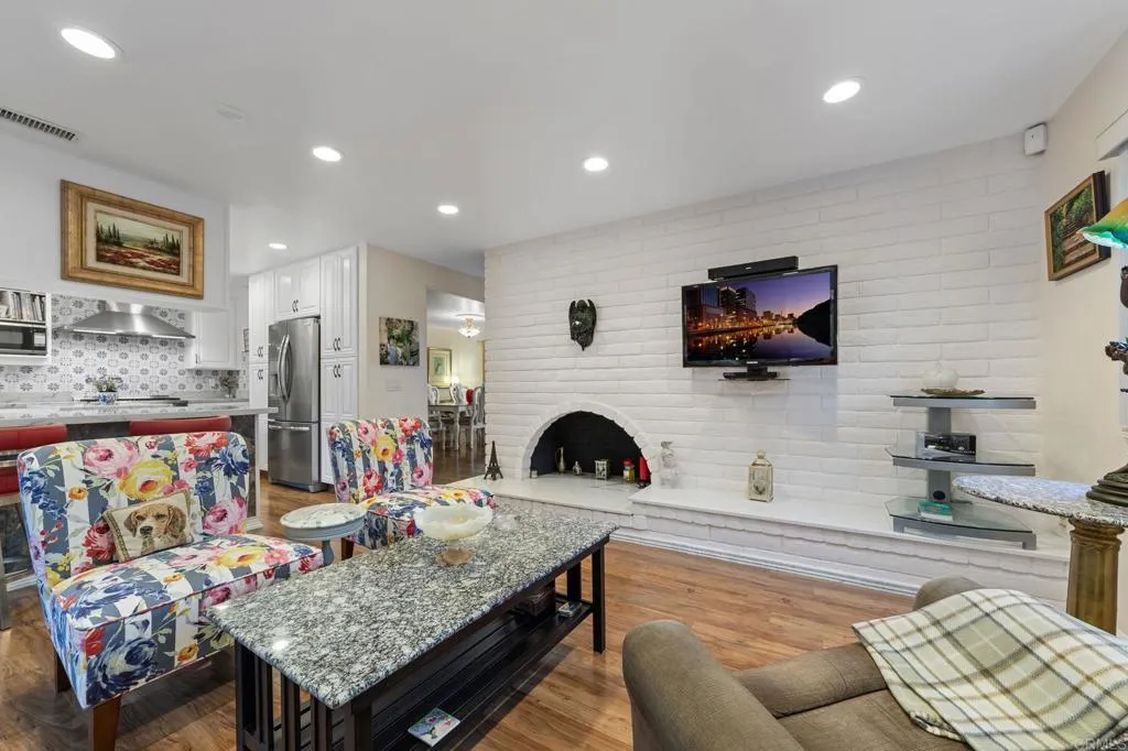 https://cdn.realtyfeed.com/cdn/127/306532366/41fd4584b802bd6de986705d9efd761b.webp