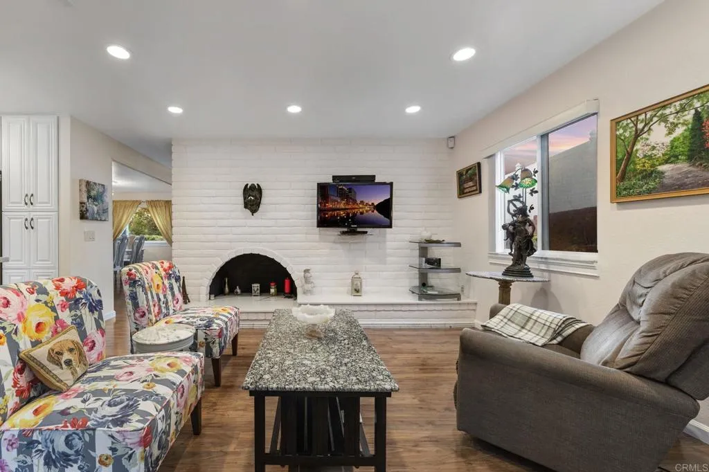 https://cdn.realtyfeed.com/cdn/127/306532366/5051961b6922b9dd7ed9dd1d91fd8073.webp