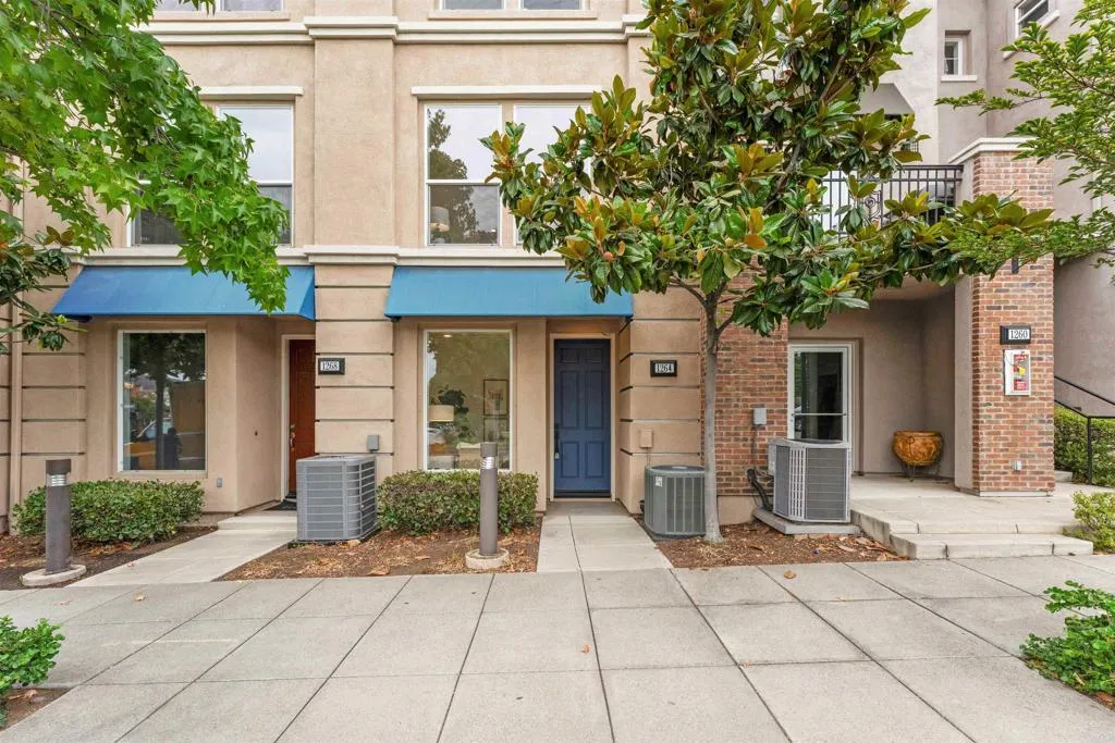 https://cdn.realtyfeed.com/cdn/127/306532447/1cd53f9ce5106af49bd20e76aa86125a.webp