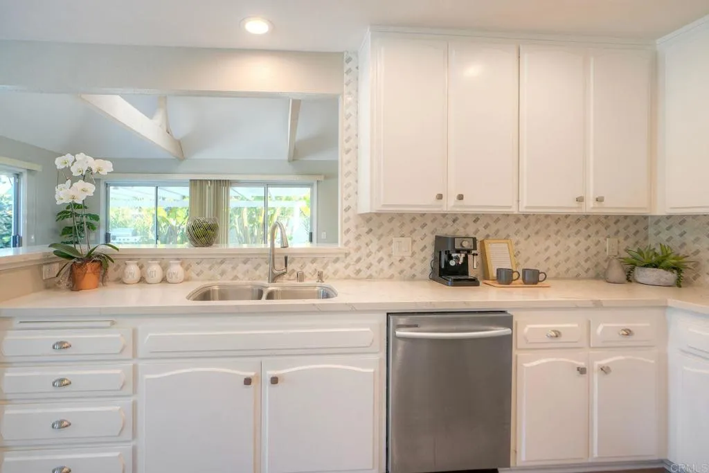 https://cdn.realtyfeed.com/cdn/127/306532473/c66b5d7ebe456f3c0eba0eff8b575be9.webp